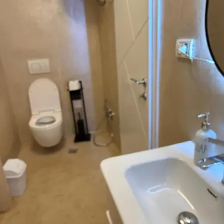 Luxury 1 Near Square 21 Τίρανα